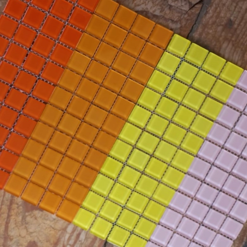 Kit  cristal A - pastilhas cristal 2,5x2,5 cm. (4 cores) c/ 176 pastilhas - KTA