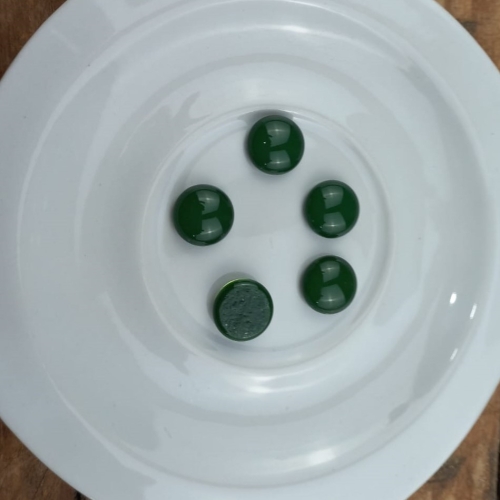 Gemas de vidro importado verde escuro - J1 c/ 05 un. Diâmetro 1,3cm.