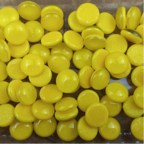 Gemas de vidro importado amarelo claro - A1 c/ 05 un. Diâmetro 1,3cm.