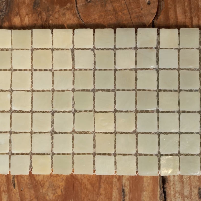 Pastilha tipo Vidrotil, (importada ) 2x2, espessura 5mm, marfim,  VT06  c/ 105 past.