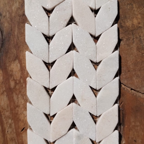 Pastilhas em forma de pétalas/folhas, em mármore Palissandro (italiano) - 60 unidades.