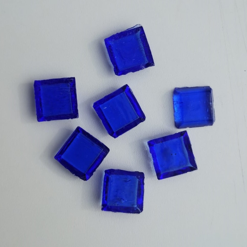 Pastilha tipo Vidrotil (importada), 2x2, espessura 5mm, azul real,  VT03  c/ 105 past.