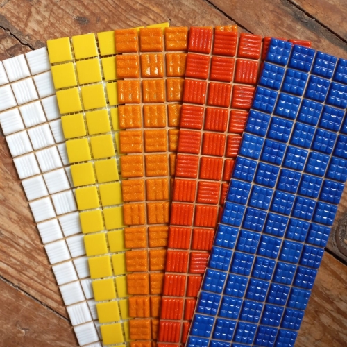 Kit Cores Vivas de pastilha de vidro 2x2 (5 cores) c/ 375 pastilhas - KT04 Kit Cores Vivas de pastilha de vidro 2x2 (5 cores) c/ 375 pastilhas - KT04