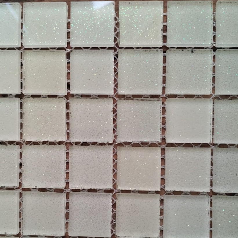 Pastilha cristal 2,3x2,3 gliter branca, código CW1124 c/ 72 pastilhas