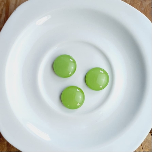 Gema média de vidro importado verde claro - cód. H11 c/ 03 un. Diâmetro 2,0 cm.