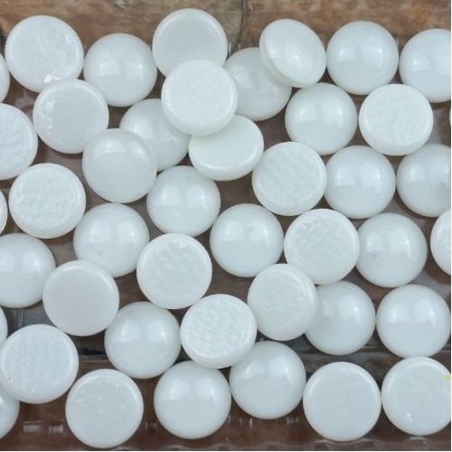 Gemas de vidro importado branco - C1 c/ 05 un. Diâmetro 1,3cm.