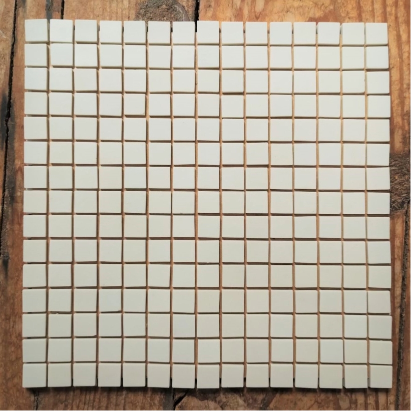Pastilhas de porcelana 2X2, massa plena, branco off white, cód. MP010, cx com 1,21 m²