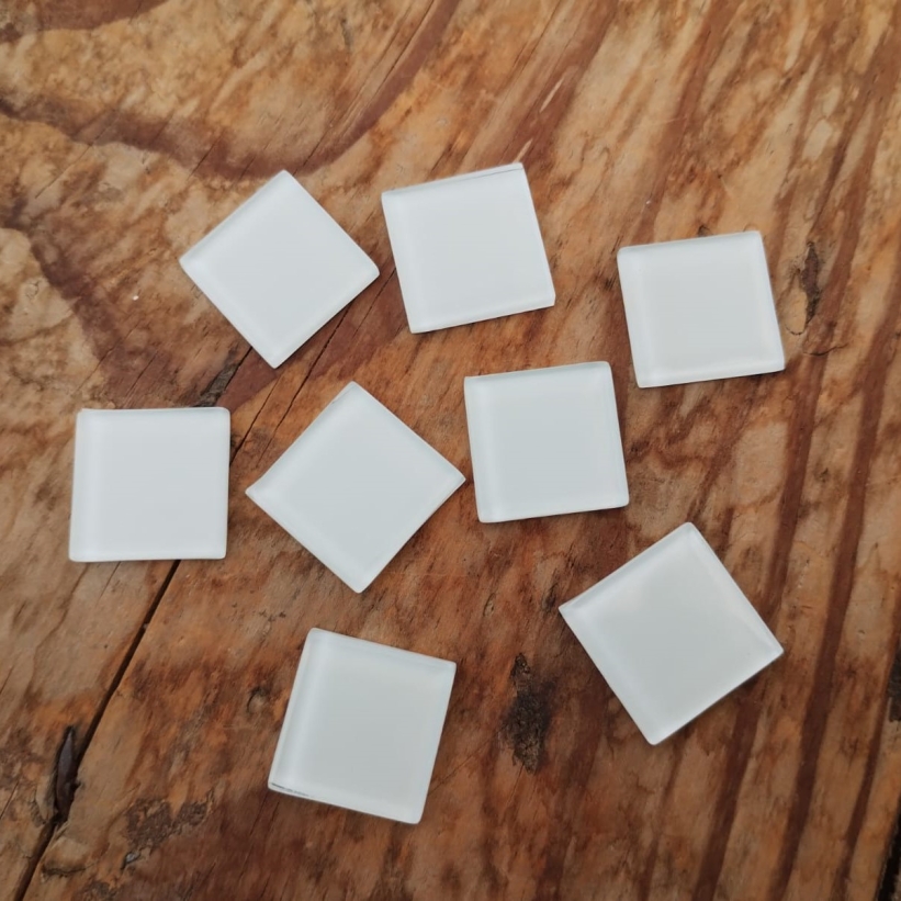 Pastilha cristal 2,3x2,3cm., branco, cód. PC04, pcte. 550 g (aprox. 140 pastilhas)