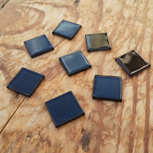 Pastilha cristal 2,3x2,3cm., preto, cód. PC08, pcte. 550 g (aprox. 140 pastilhas)