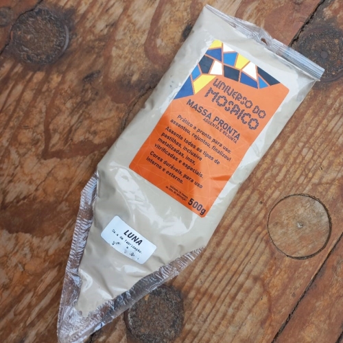 Rejunte Massa Pronta Premium (assenta e rejunta) - cor luna - bisnaga 500g - cód ARG04