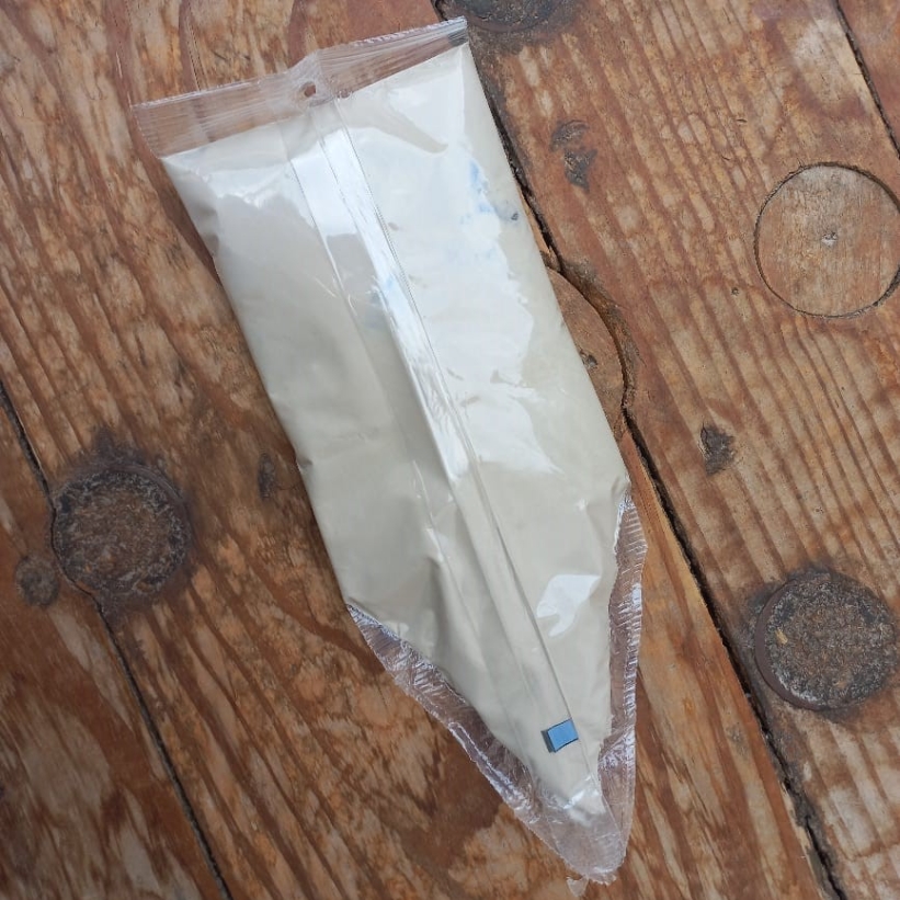Rejunte Massa Pronta Premium (assenta e rejunta) - cor luna - bisnaga 500g - cód ARG04