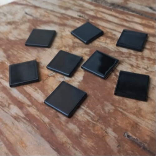 Pastilha cristal 2,5x2,5cm., preto, cód. PC13, pcte. 550 g (aprox. 120 pastilhas)