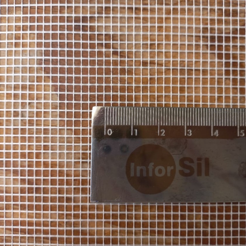 Tela para confecção de mosaico em fibra de vidro, trama 2x2mm,medida 1,00 x 1,00 m