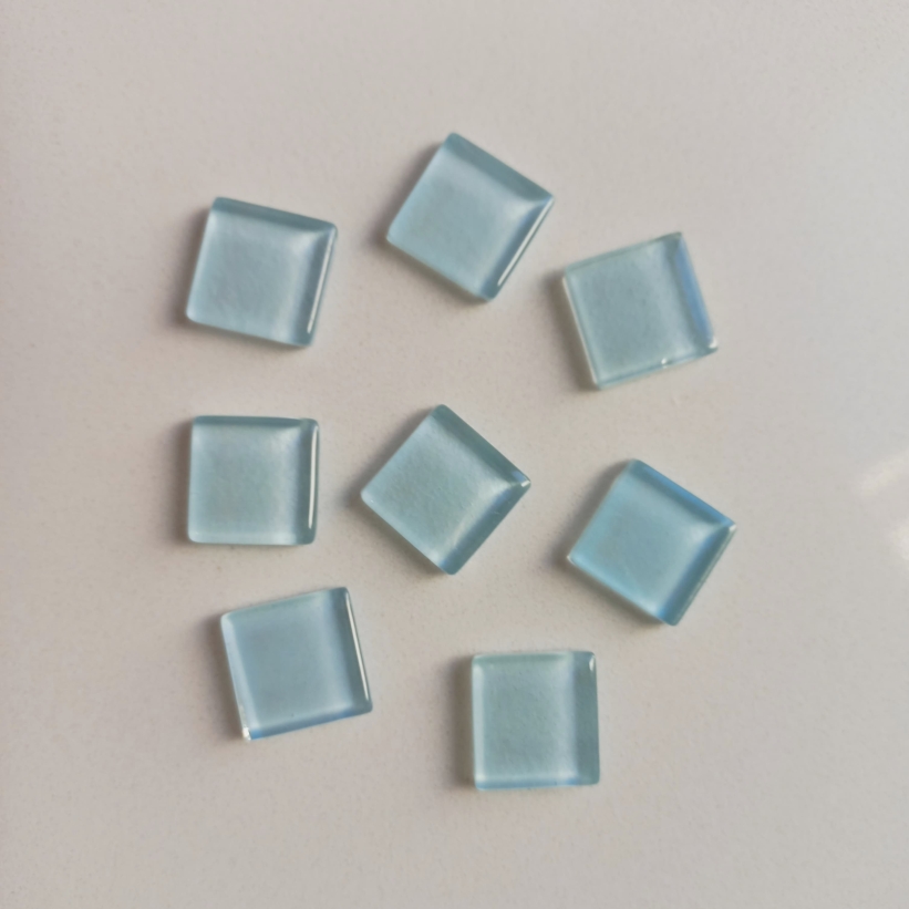 Pastilha cristal 1,5x1,5cm - azul piscina -cód. MT28 com 370 g (aprox. 162 pastilhas)