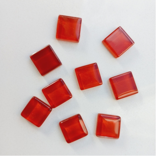 Pastilha cristal 1,5x1,5cm - vermelho forte, cód. MT50 com 370 g (aprox. 162 pastilhas)