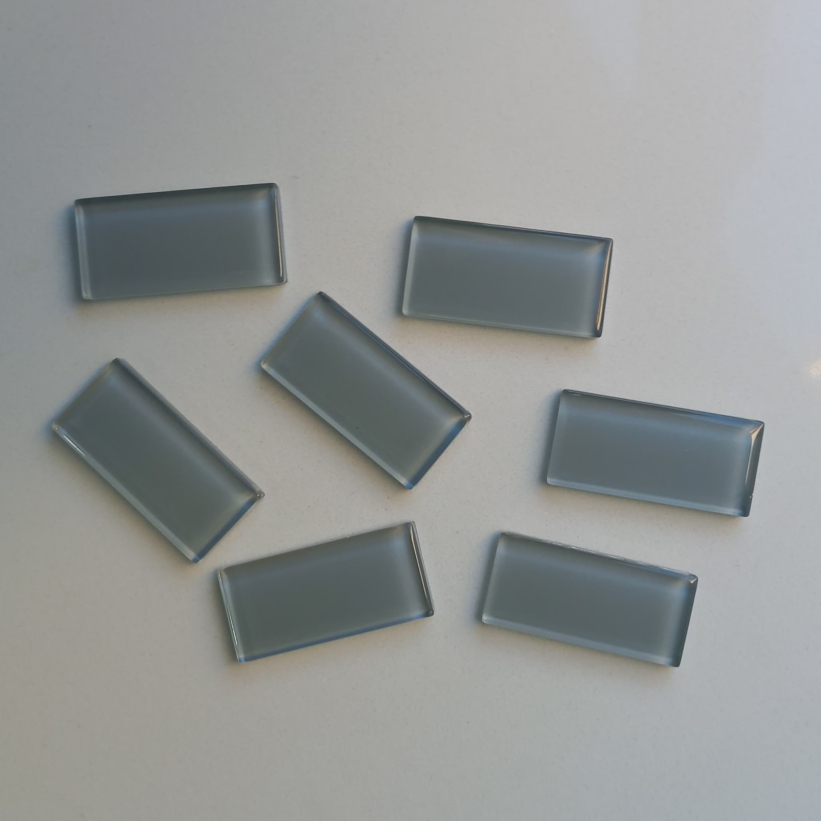 Pastilha cristal 2,3x5,0cm, cinza - BB1, pcte. 500g.