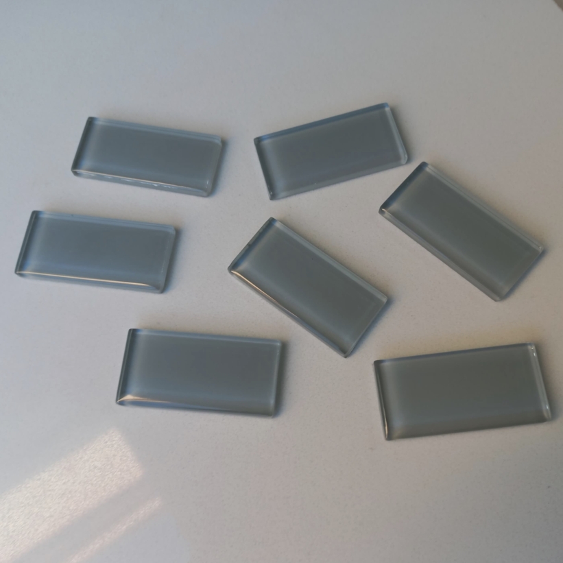 Pastilha cristal 2,3x5,0cm, cinza - BB1, pcte. 500g.