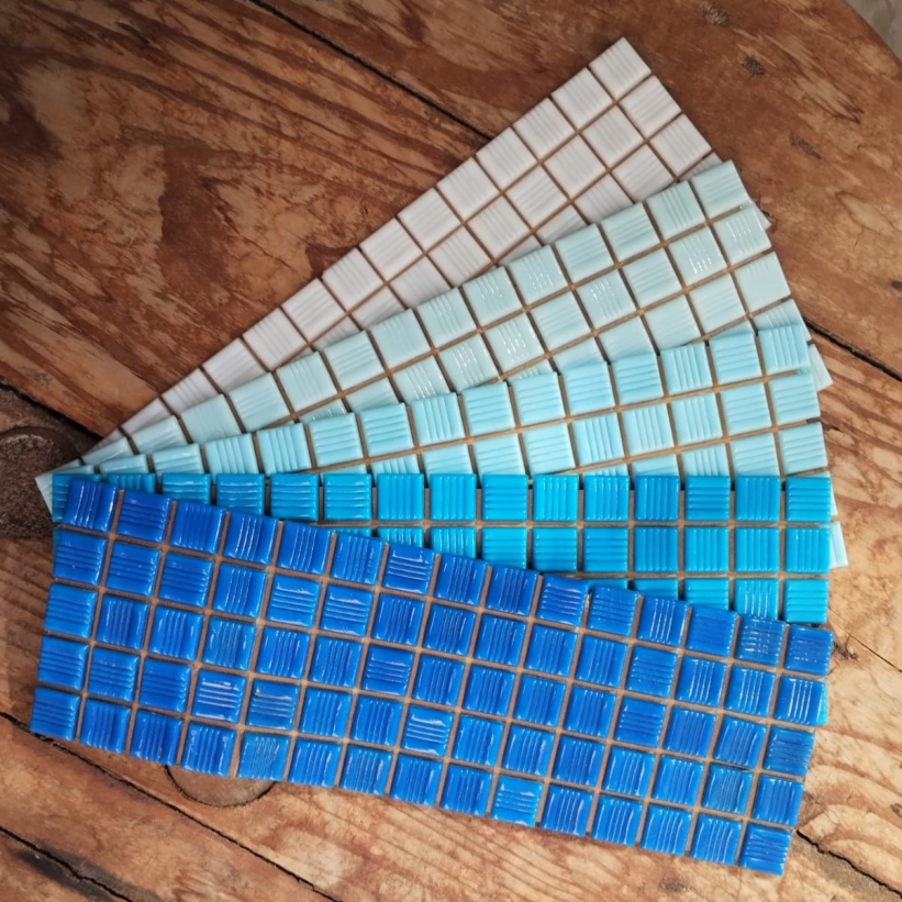 Kit  Ártico 2 - pastilhas de vidro 2x2cm. - 5 cores lisas - c/ 375 pastilhas - KT33