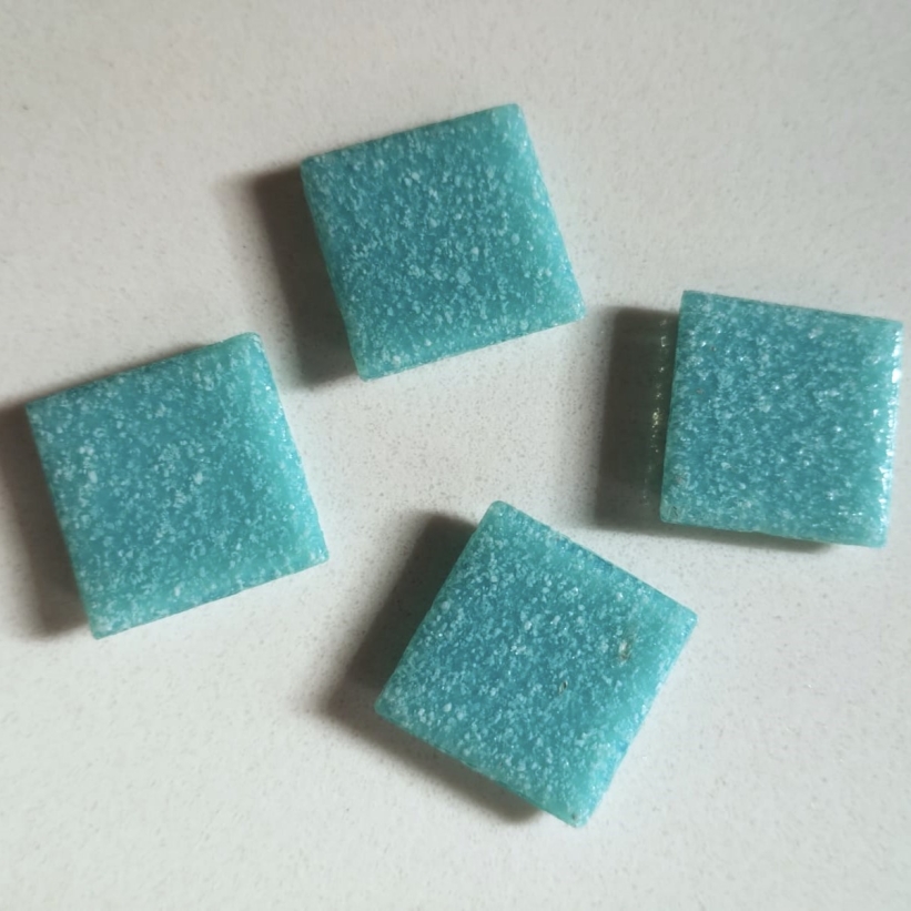 Pastilha de vidro 2x2 pigmentada azul tiffany A44 c/ 225 pastilhas