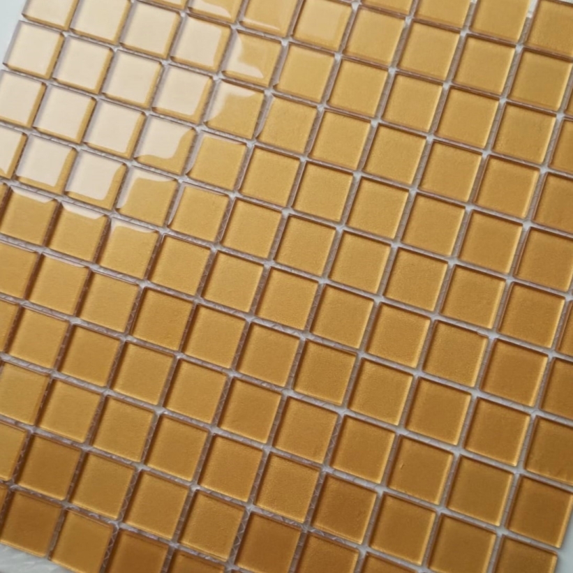 Pastilha cristal 2,3x2,3 dourada - CGD28  c/ 48 pastilhas