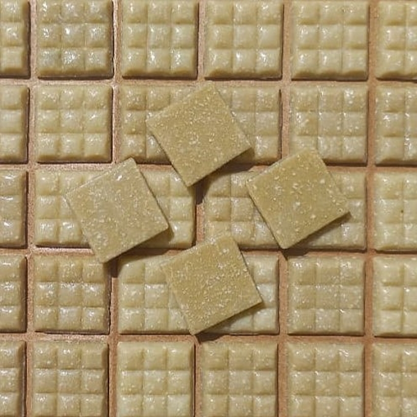 Pastilha de vidro 2x2 pigmentada creme A30 c/ 225 pastilhas