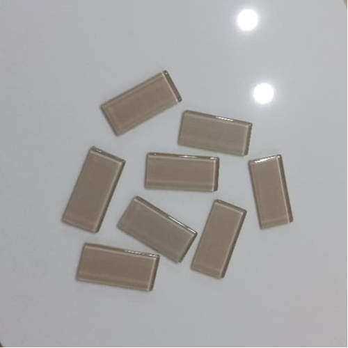 Pastilha cristal 2,3x4,6 cm. - bege claro - DPL01 - pcte. c/ 500g.