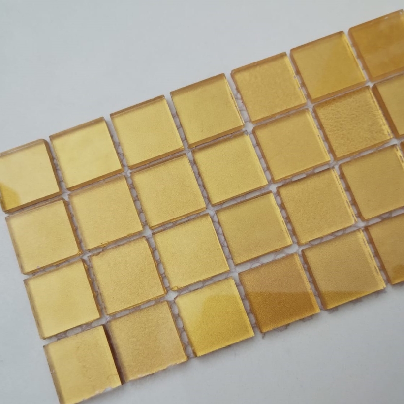 Pastilha cristal 2,3x2,3 dourada CTD23 c/ 48 pastilhas