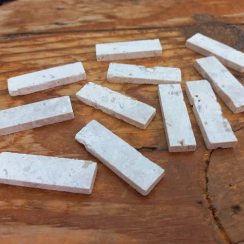 Pastilha em mármore M01 - 1,5x5,0cm esp. entre 4 e 6 mm (bege claro), pcte. 1,0kg