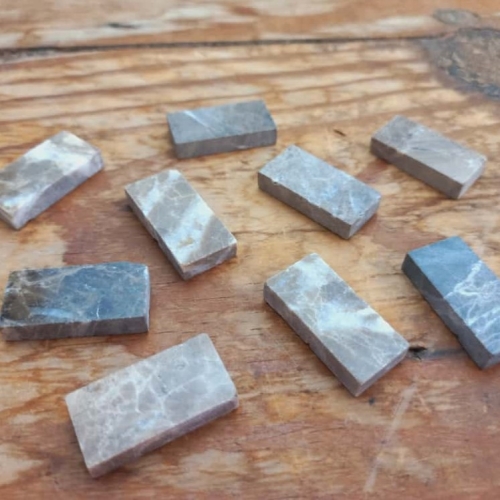 Pastilha em mármore M04 - 1,5x3,0cm esp. entre 4 e 6 mm (tons de marrom/cinza), pcte. 1,0kg