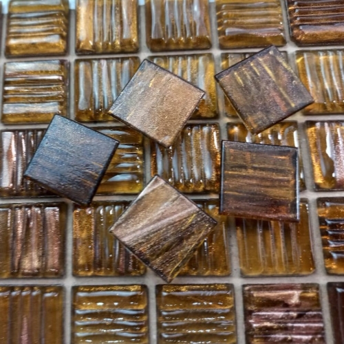 Pastilha de vidro 2x2cm, caramelo com dourado, cód. E303 c/ 75 pastilhas (translúcida)