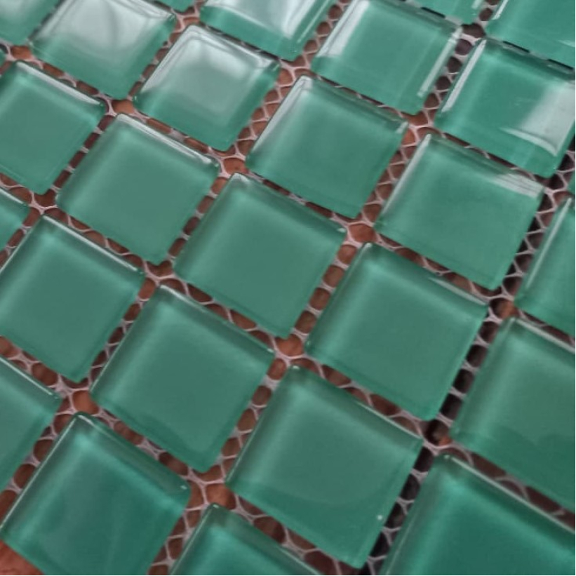 Pastilha cristal 2,5x2,5cm., verde Paris, cód. PC220, com 121 pastilhas