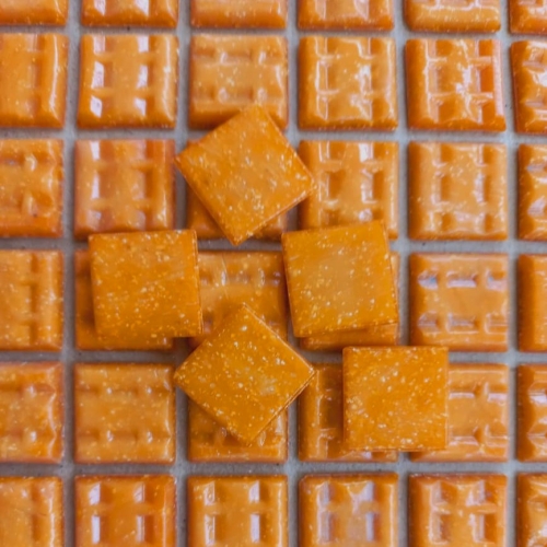 Pastilha de vidro 2x2cm., pigmentada, laranja, cód. LRP12 c/ 225 pastilhas